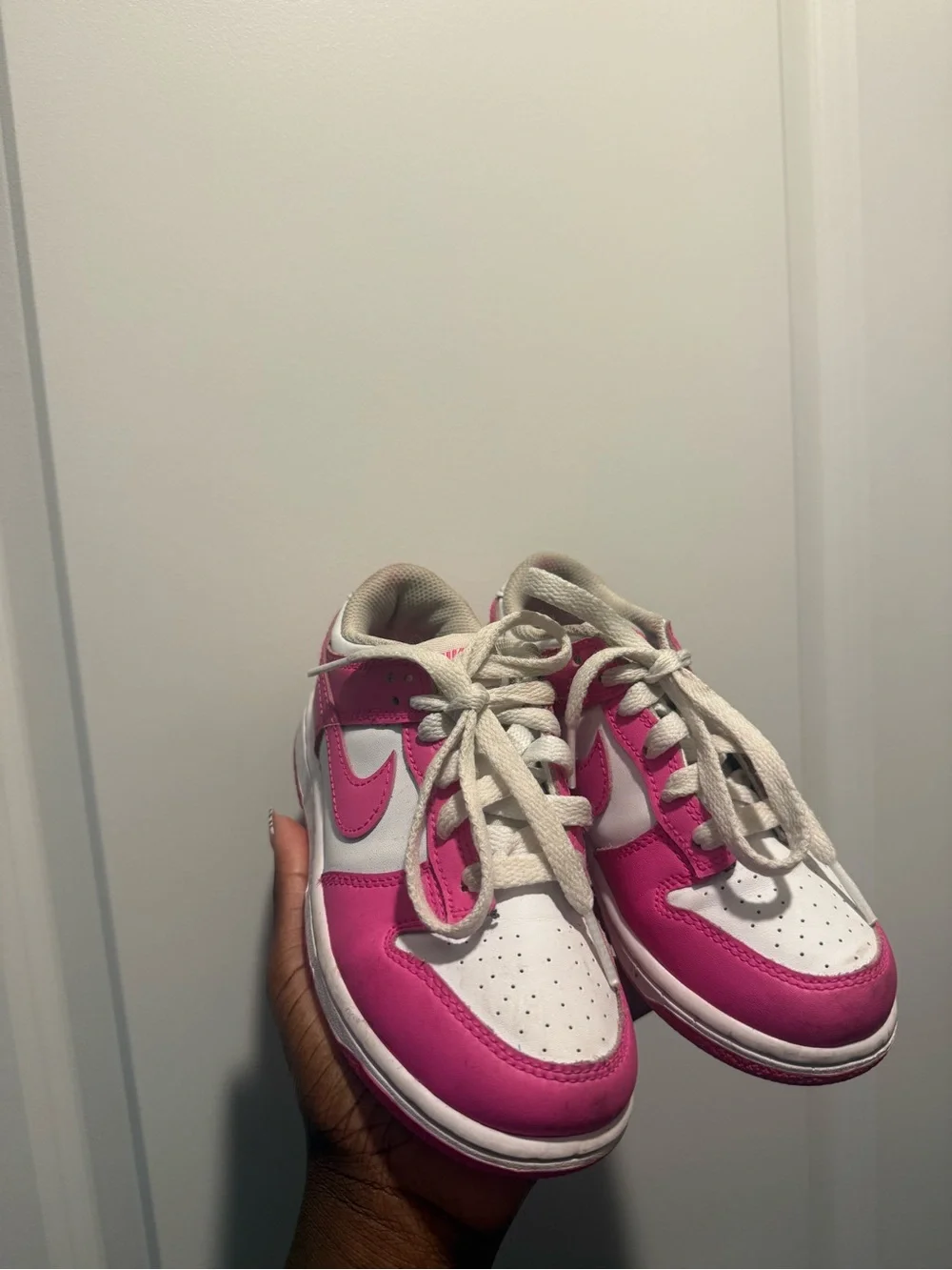 Nike Kids White and Pink Low-Top Sneakers